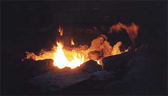 ac-campfire.jpg (8344 bytes)