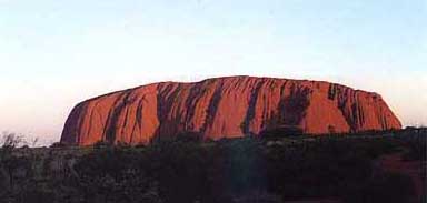 ac-uluru-sunset2.jpg (9012 bytes)