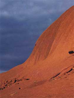 ac-uluru1.jpg (9430 bytes)