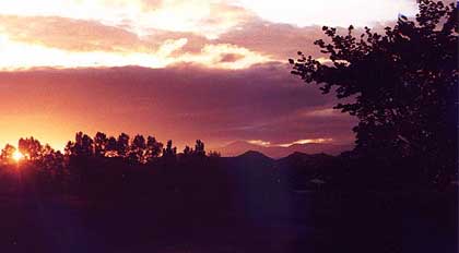 kaikora-sunset2.jpg (13301 bytes)