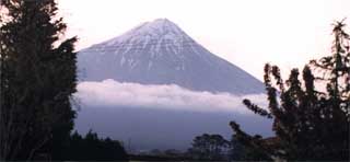 taranaki1.jpg (9344 bytes)