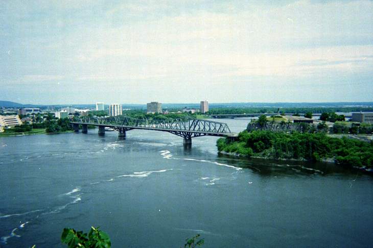 Uh... I forgot the name of this bridge...