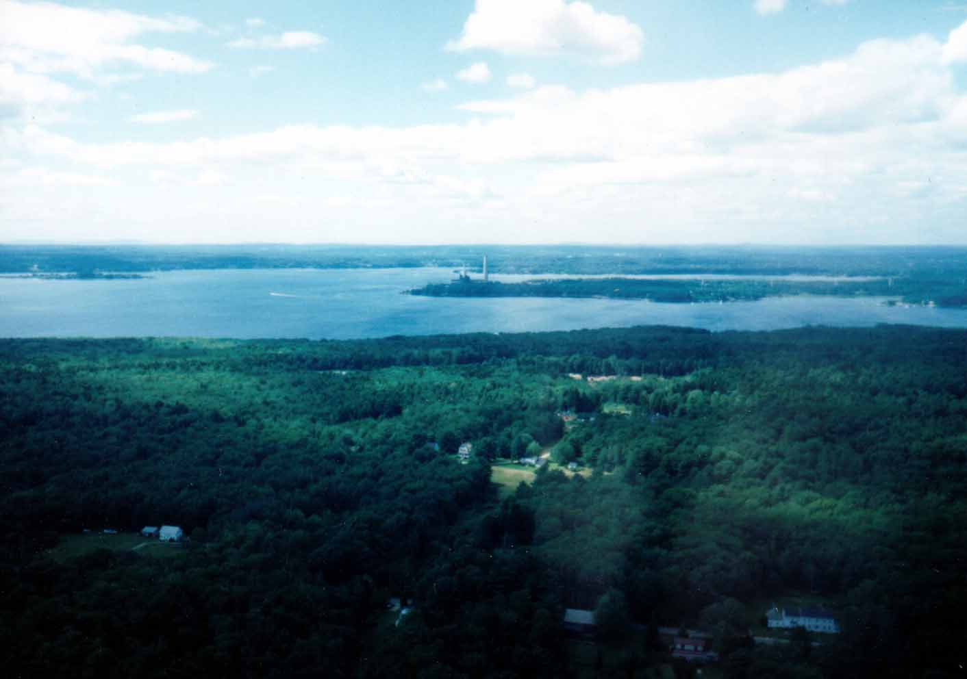 aerial1small.jpg (58289 bytes)