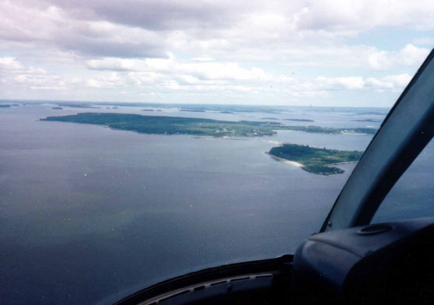 aerial2small.jpg (50581 bytes)