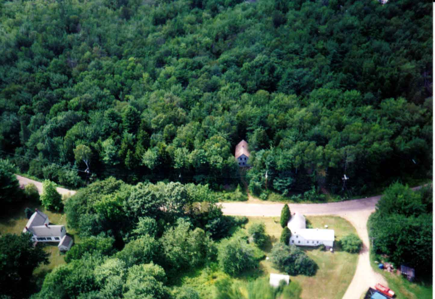 houseaerial1small.jpg (107934 bytes)