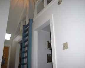 ladder.jpg (3854 bytes)