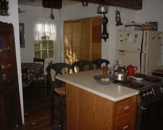 southkitchen2.jpg (25794 bytes)