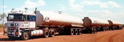roadtrain.jpg (44281 bytes)