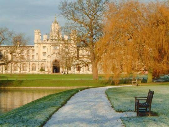 �t�����ǰ|����| 
The backyard of St. John's College