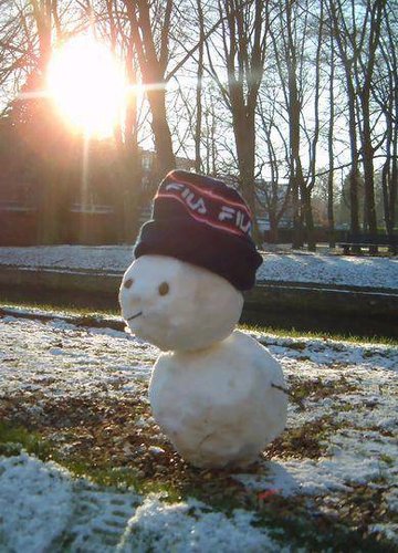 ��ǳ��H
 Snowman in dusk