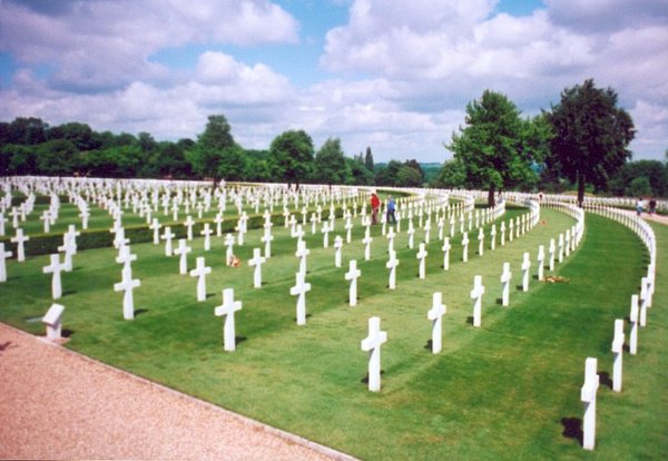 ���x�H�X����
Inside the American Military Cemetery