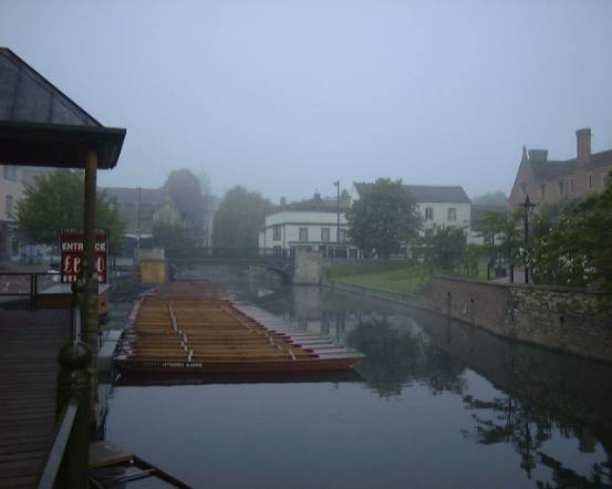 �@�������d�e
The misty view of the River Cam