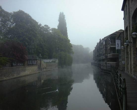 �@�������d�e
The misty view of the River Cam
