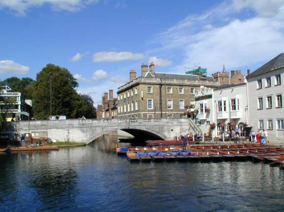�d�e�C�E
Punting on the River Cam