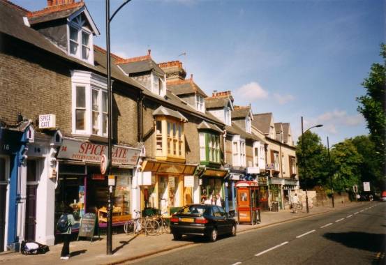 �d������D
Street in Cambridge