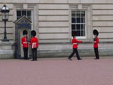 Changing of Guard at Buckingham Palace 
�ժ��~�c���u�ô���