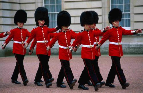 Changing of Guard at Buckingham Palace 
�ժ��~�c���u�ô���