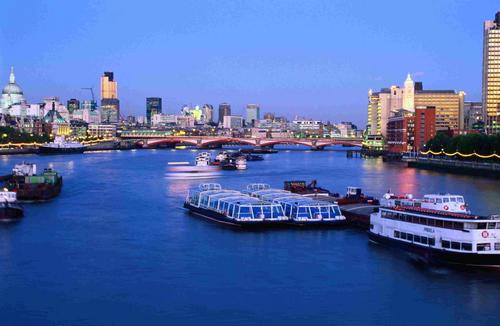 View of River Thames from London Bridge 
�q�۴����Ҩ�������h�e����