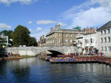 ���b�d�e�W�����
Punts on the River Cam