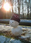 ��ǳ��H 
Snowman in dusk
