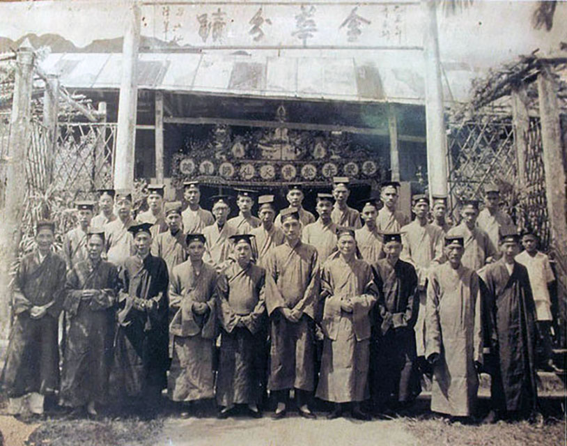 40�~�N���ަ��D�Q�� 
Taoists of Sik Sik Yuen in 1940s  
