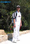 White_baggys-white_Vans_Rowley_01.jpg (140007 bytes)