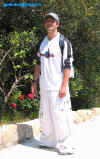 White_baggys-white_Vans_Rowley_02.jpg (130954 bytes)
