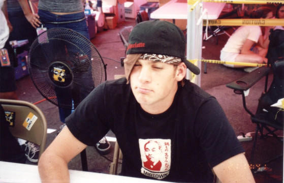 thuggin out in the autograph tent...