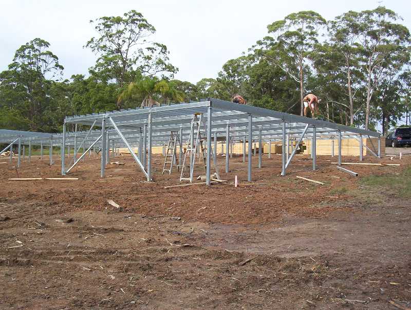 Erecting the steel sub-floor.