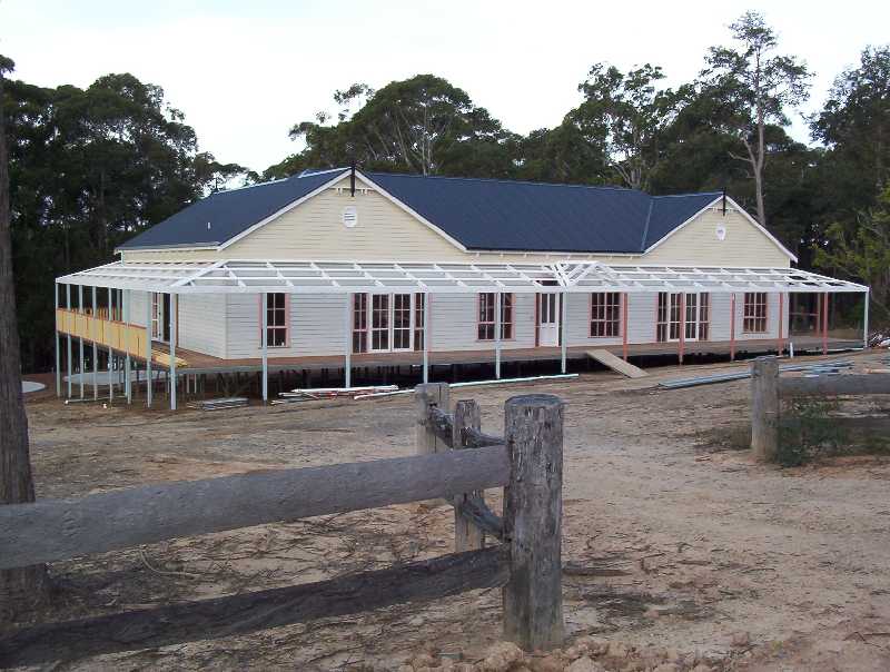 The front of the homestead is finally taking shape with the construction of the verandah.
