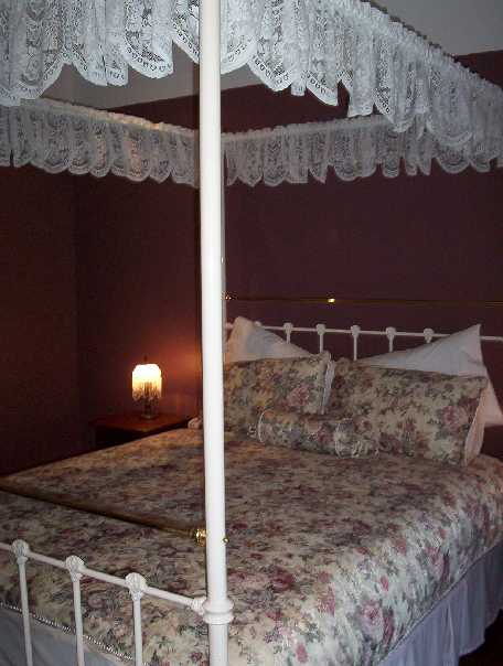This magnificent four-post queen size antique bed will enchant any of our guests.