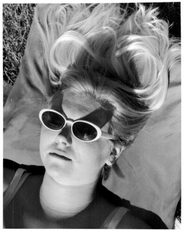 Copyright 1999 Laura Goss 