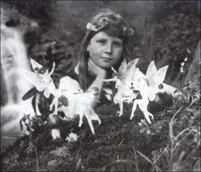 cottinglyfairies.jpg (37861 bytes)