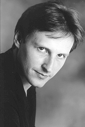 Photo: Robert Kazandjian (Hollywood, Ca.)