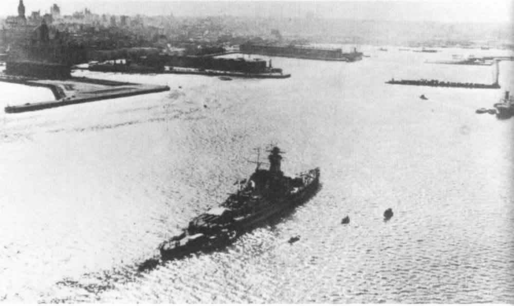 www.evidenceincamera.co.uk,Acorazado Graf Spee,Rio de la Plata,Argentina,Historia,Uruguay,barcos hundidos,nazis,Adolfo Hitler,II Guerra Mundial,Royal Air Force,Universidad de Keele,proyecto TARA,Auschwitz,Steven Spielberg,Allan Williams,II World Mundial,campos concentracion,fotos,photos,images,pictures,postcards,fotos,imagenes,arqueologia submarina,Diario Accion de General Rodriguez, politica, actualidad, noticias e informacion, personalidades e instituciones, policiales, galerias de fotos; historia de General Rodriguez, sus origenes, edificios, estancias, habitos y costumbres, anecdotas, comercios e industrias, los fundadores, antiguas instituciones, fotos e imagenes; suplementos especiales: la crisis politica, economica y social de la Argentina, los acontecimientos de Diciembre de 2001, articulos y entrevistas; Emigracion: toda la informacion destinada a aquellos que desean emigrar, radicarse o estudiar en el exterior, visas, pasaportes, consejos, guias, informacion util, links; Trueque: novedades e informacion, links, estructura del trueque; el casamiento de Maxima Zorreguieta y el principe Guillermo Alejandro de Holanda; Guerra de Afganistan: galeria de imagenes e informacion sobre la primera guerra del siglo XXI; la guerra de Irak, Bagdad, Georges W. Bush, Saddam Husseim, el atentado a las torres Gemelas de Nueva York, las twin towers, el 11-s, y descripcion del hecho que conmovio al mundo; los ultimos dias de Pompeya, Herculano; un argentino en el Titanic, galerias de fotos; Nefertiti, reina de Egipto; Luz Sosa de Godoy Cruz; el Graf Zeppelin, el Hindenburg y dirigibles; las islas Malvinas y la corte de Luis XV, Madame Du Barry, Pompadour, Luis XVI, Maria Antonieta, la Revolucion Francesa; Empleo: consultoras, clasificados, agencias de empleo, consejos e informacion util, curriculum vitae, como confeccionarlos, noticias de actualidad; Los numeros de la crisis: Las consecuencias de la crisis politica, economica y social; estadisticas, pobreza, desnutricion, salud y asistencia; noticias regionales y provinciales, columnas y editoriales; informacion para negocios: pymes, links, empresas y negocios; Agenda Cultural con toda la informacion de cursos, universidades, talleres, escuelas y oportunidades, exposiciones de arte de la region; buscadores en Internet, Enlaces: links a los mejores sitios de educacion, cultura, arte, biografias, politica, interes general, web, Links del Diario Accion: RMS Titanic, su historia, su tragico viaje inaugural; historias, testimonios, documentos y articulos sobre el naufragio; links y sitios sobre el tema; la pelicula de Cameron, fotos e imagenes; suplementos especiales, Historia Argentina y de General Rodriguez, la llegada de la democracia en General Rodriguez, la asuncion de Juan Lumbreras como intendente en 1983, galeria de imagenes, sus palabras y los actos, su gabinete, festejos de la comunidad. Fundacion del pueblo de General Rodriguez, sus instituciones y personalidades relevantes, arquitectura y edificios, comercios e industrias, sus comienzos, estancias, inmigraciones italianas, espa&ntilde;olas, vascas e irlandesas, anecdotas y efemerides, sus hombres ilustres, el Hospital Vicente Lopez y Planes, su fundacion por las Damas de Beneficencia, el hundimiento del crucero General Belgrano, testimonios de ex combatientes y tripulantes, su comandante Hector Elias Bonzo, fotos e imagenes, recuerdos y homenajes, historia de la familia Bonzo de General Rodriguez, entrevistas y articulos periodisticos. La guerra de Malvinas en el Atlantico Sur, el conflicto belico con Gran Breta&ntilde;a de 1982, politicos relevantes, Benjamin Paez y Trueba, fotos antiguas de familias fundadoras, galerias de imagenes de pobladores, recorrida virtual por el antiguo General Rodriguez, el paso de la Infanta en 1910, historia de La Serenisima, la familia Mastellone, La Choza, Bernardo de Irigoyen, peronismo y radicalismo y muchisimo mas