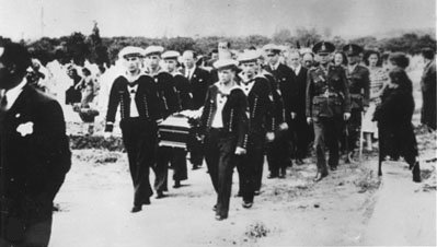 Diario Accion de General Rodriguez, politica, actualidad, noticias e informacion, personalidades e instituciones, policiales, galerias de fotos; historia de General Rodriguez, sus origenes, edificios, estancias, habitos y costumbres, anecdotas, comercios e industrias, los fundadores, antiguas instituciones, fotos e imagenes; suplementos especiales: la crisis politica, economica y social de la Argentina, los acontecimientos de Diciembre de 2001, articulos y entrevistas; Emigracion: toda la informacion destinada a aquellos que desean emigrar, radicarse o estudiar en el exterior, visas, pasaportes, consejos, guias, informacion util, links; Trueque: novedades e informacion, links, estructura del trueque; el casamiento de Maxima Zorreguieta y el principe Guillermo Alejandro de Holanda; Guerra de Afganistan: galeria de imagenes e informacion sobre la primera guerra del siglo XXI; la guerra de Irak, Bagdad, Georges W. Bush, Saddam Husseim, el atentado a las torres Gemelas de Nueva York, las twin towers, el 11-s, y descripcion del hecho que conmovio al mundo; Empleo: consultoras, clasificados, agencias de empleo, consejos e informacion util, curriculum vitae, como confeccionarlos, noticias de actualidad; 
Los numeros de la crisis: Las consecuencias de la crisis politica, economica y social; estadisticas, pobreza, desnutricion, salud y asistencia; noticias regionales y provinciales, columnas y editoriales; informacion para negocios: pymes, links, empresas y negocios; Agenda Cultural con toda la informacion de cursos, universidades, talleres, escuelas y oportunidades, exposiciones de arte de la region; buscadores en Internet, Enlaces: links a los mejores sitios de educacion, cultura, arte, biografias, politica, interes general, web, Links del Diario Accion: RMS Titanic, su historia, su tragico viaje inaugural; historias, testimonios, documentos y articulos sobre el naufragio; links y sitios sobre el tema; la pelicula de Cameron, fotos e imagenes; suplementos especiales, Historia Argentina y de General Rodriguez, la llegada de la democracia en General Rodriguez, la asuncion de Juan Lumbreras como intendente en 1983, galeria de imagenes, sus palabras y los actos, su gabinete, festejos de la comunidad. Fundacion del pueblo de General Rodriguez, sus instituciones y personalidades relevantes, arquitectura y edificios, comercios e industrias, sus comienzos, estancias, inmigraciones italianas, espa�olas, vascas e irlandesas, anecdotas y efemerides, sus hombres ilustres, el Hospital Vicente Lopez y Planes, su fundacion por las Damas de Beneficencia, el hundimiento del crucero General Belgrano, testimonios de ex combatientes y tripulantes, su comandante Hector Elias Bonzo, fotos e imagenes, recuerdos y homenajes, historia de la familia Bonzo de General Rodriguez, entrevistas y articulos periodisticos. La guerra de Malvinas en el Atlantico Sur, el conflicto belico con Gran Breta�a de 1982, politicos relevantes, Benjamin Paez y Trueba, fotos antiguas de familias fundadoras, galerias de imagenes de pobladores, recorrida virtual por el antiguo General Rodriguez, el paso de la Infanta en 1910, historia de La Serenisima, la familia Mastellone, La Choza, Bernardo de Irigoyen, peronismo y radicalismo y muchisimo mas