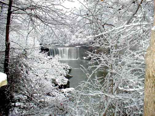 falls1.jpeg (39800 bytes)