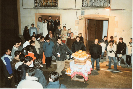 Reparto de las tortas de la Cofrad�a