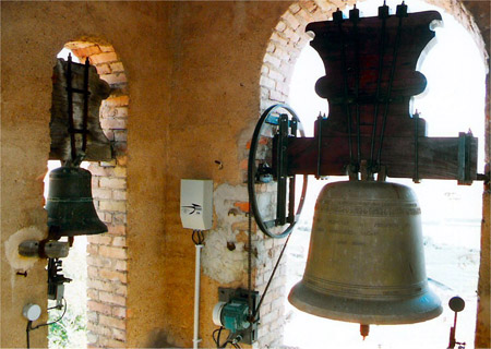Campanas de la iglesia Gr�valos 2004
