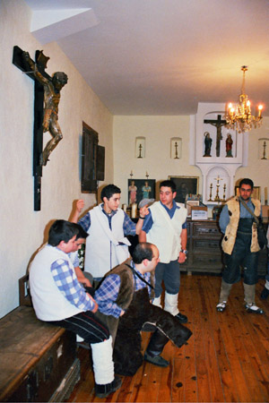 Prepar�ndose para el baile de los pastores Gr�valos 2003