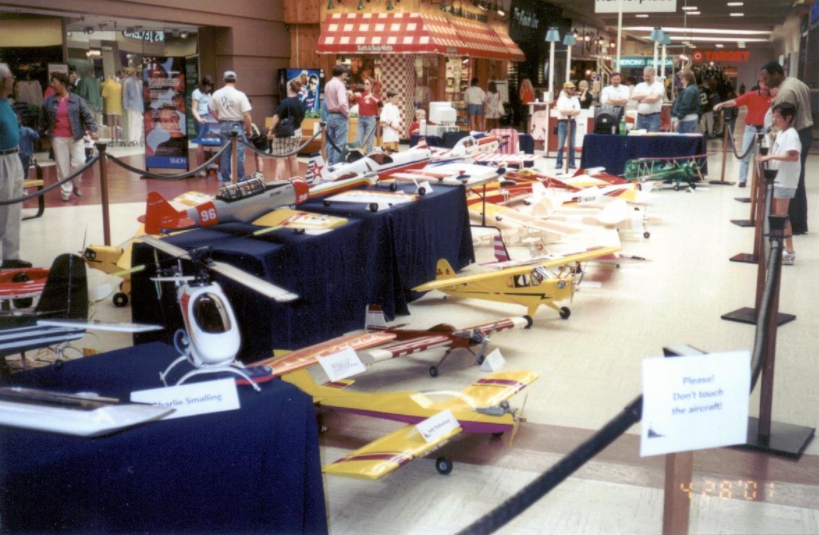 mallshow1.JPG (148416 bytes)