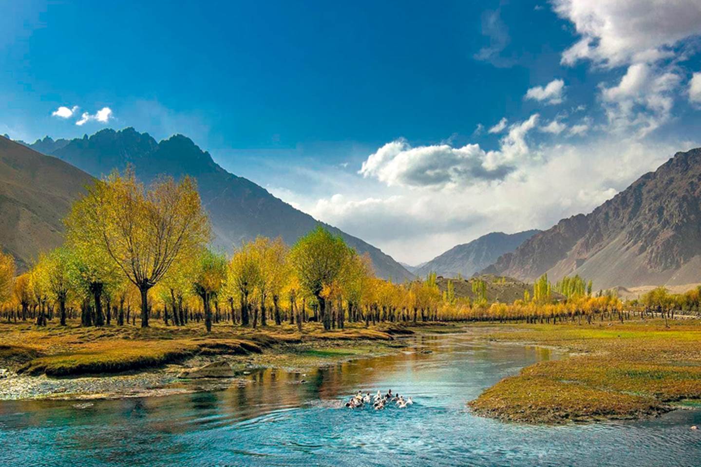 Explore the Beauty of Pakistan - Pakistan Shining