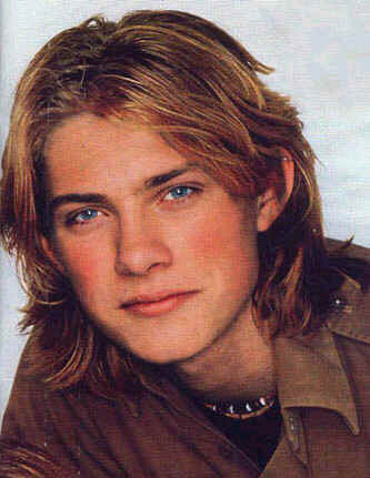 dang. Look at those eyes...you have to admit, that is a nice shade of blue ^_^