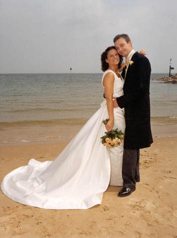 Graham_Jess_embrace_on_beach