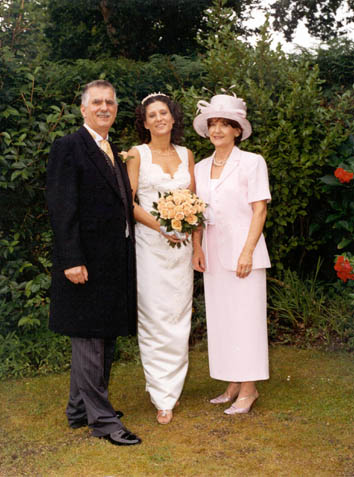 Jess_Ingrid_Bruno_in_garden