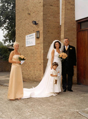 Jo_Jess_Sophia_Bruno_entering_church