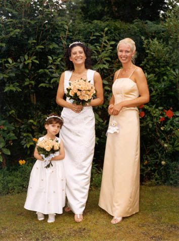 Sophia_Jess_Jo_in_garden