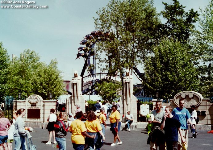 [Entrance to Batman The Ride]