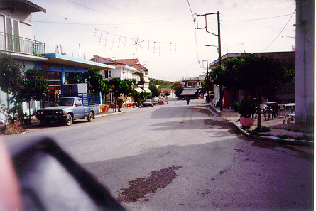 KENTRO_GRIZANOU.JPG (77358 bytes)