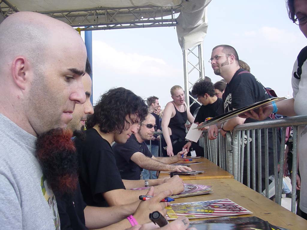 ANTHRAX signieren meinen Kram, alles was da liegt geh�rt mir!